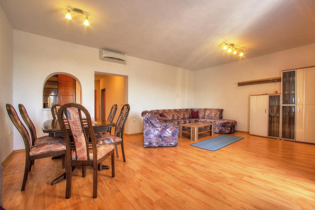Apartments Peran シベニク 部屋 写真